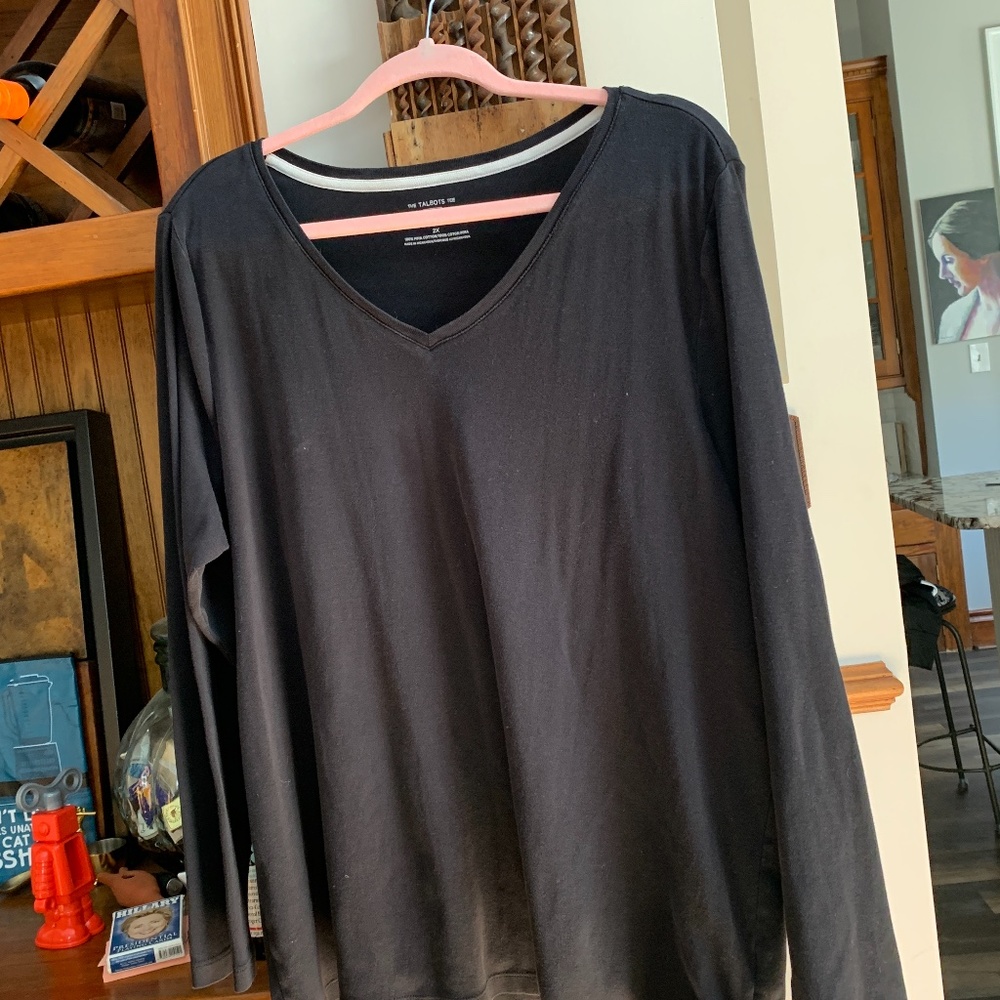 Talbots woman the v neck tee in long sleeve. Worn a couple of times